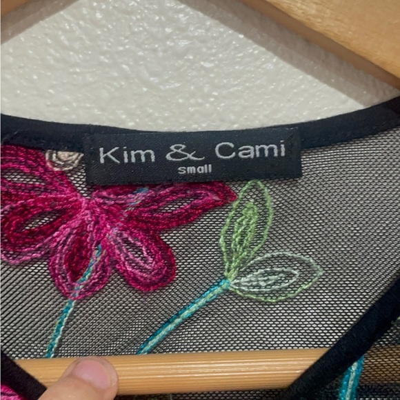 Kim & Cami Black Pink Embellished Short Sleeve Blouse - Picture 3 of 9